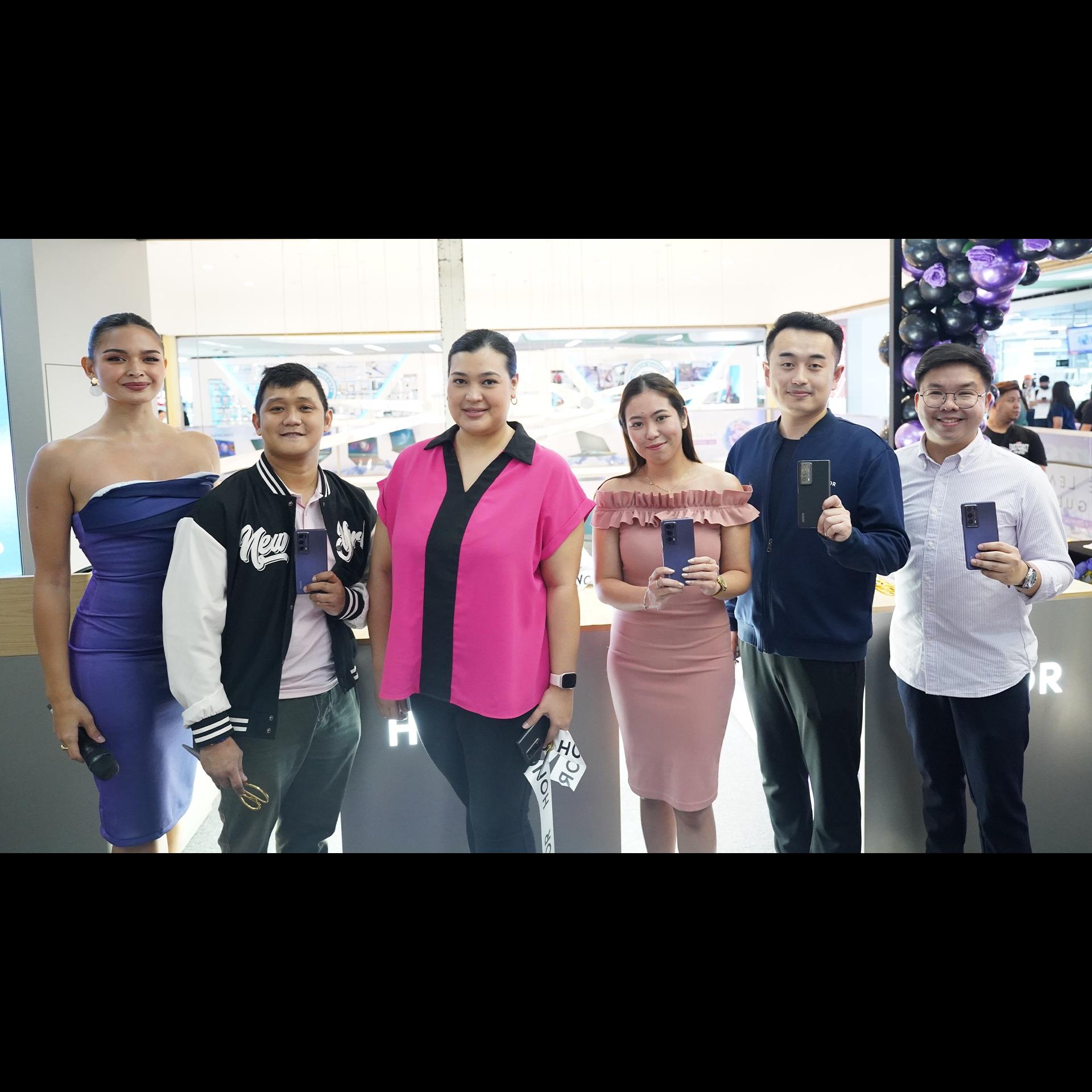 HONOR Opens its Newest Store at SM Megamall